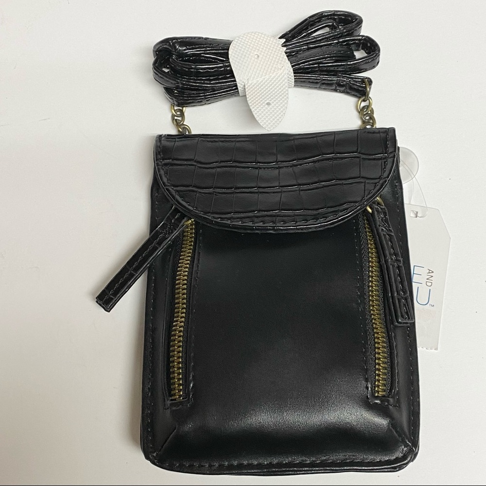 Time And Tru Cellie Shoulder Crossbody Black Strap Small Snap Purse Travel